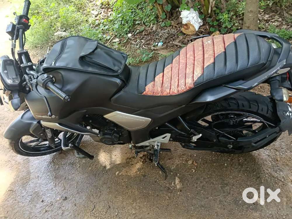 YAMAHA FZS (2021)