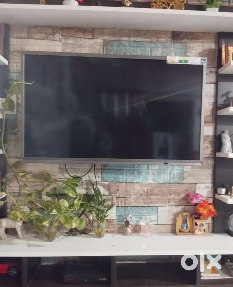 Panasonic 32″ LED / Smart TV — Excellent Condition