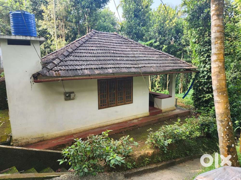 8 CENT LAND WITH A HOUSE FOR SALE IN @MANTHAVADY TOWN