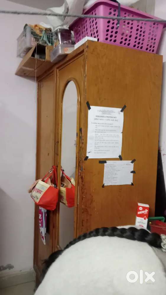 Sofa set and vintage almirah