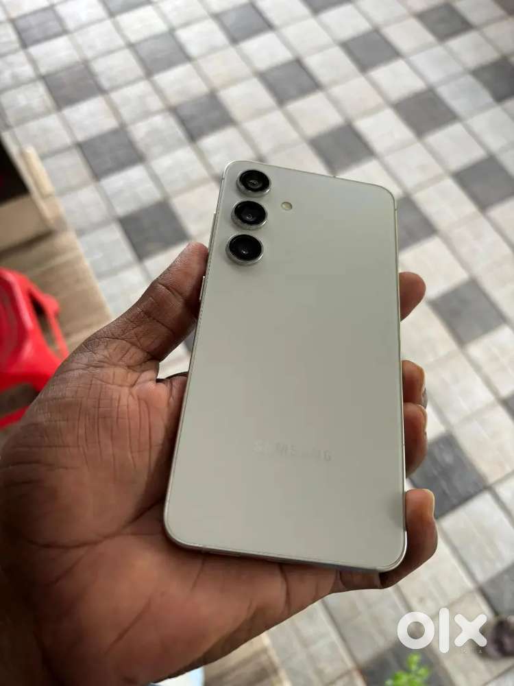 S24 (128 GB) Silver colour