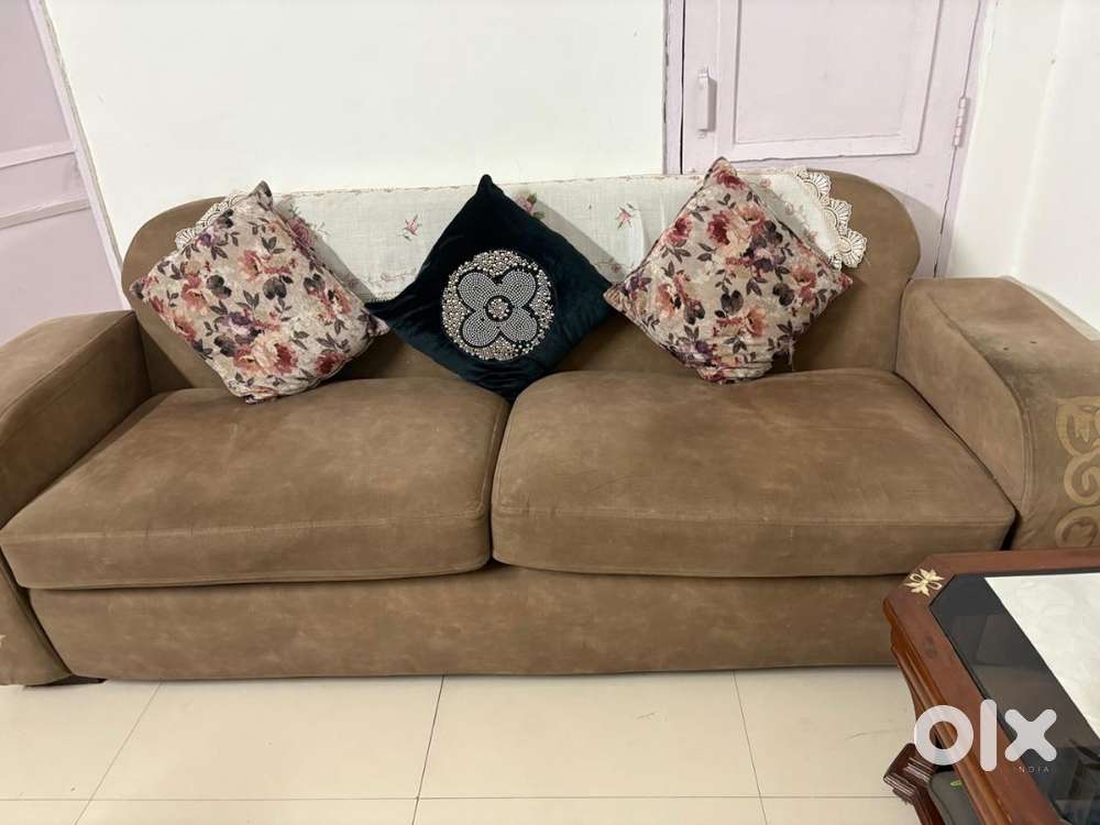 7 Seater Sofa Set in Excellent Condition