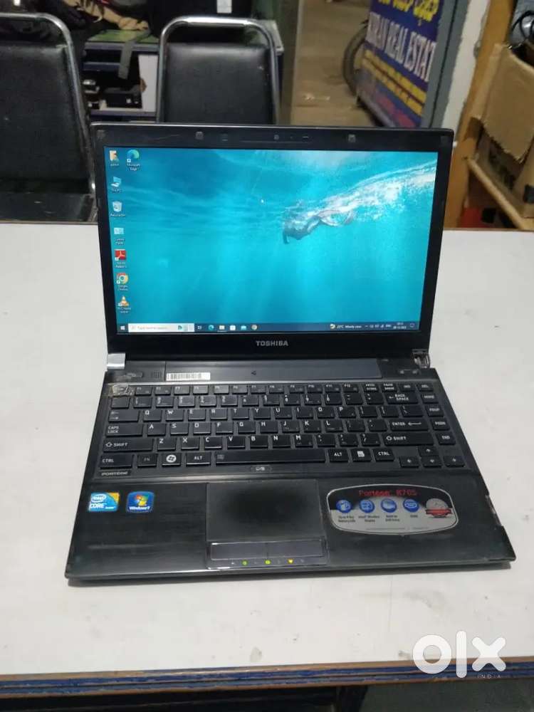 Toshiba laptop intel core i3  4GB RAM  500GB  storage HDD Windows 10