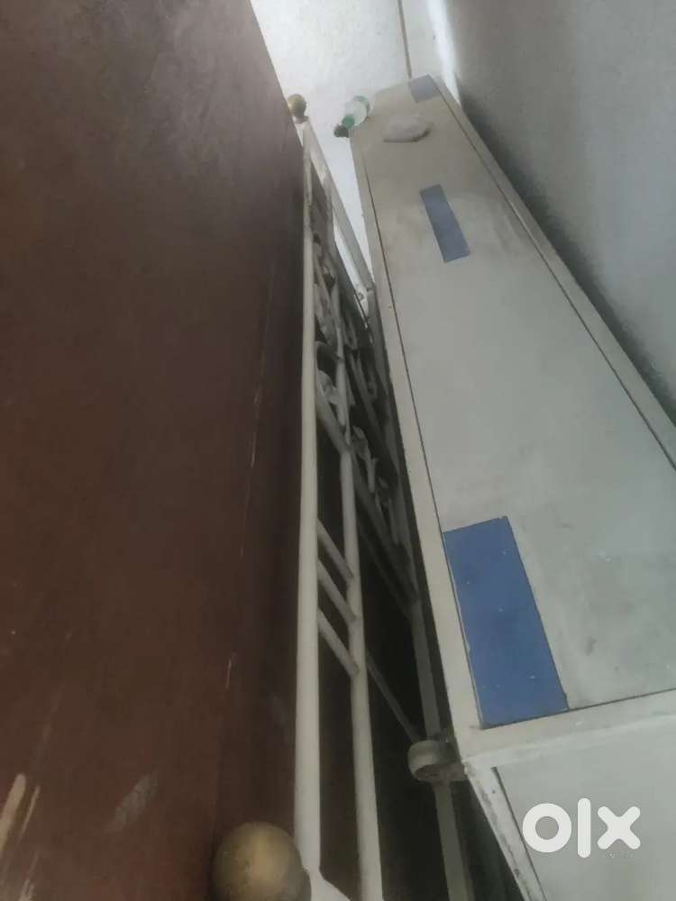 Queens size metal bed