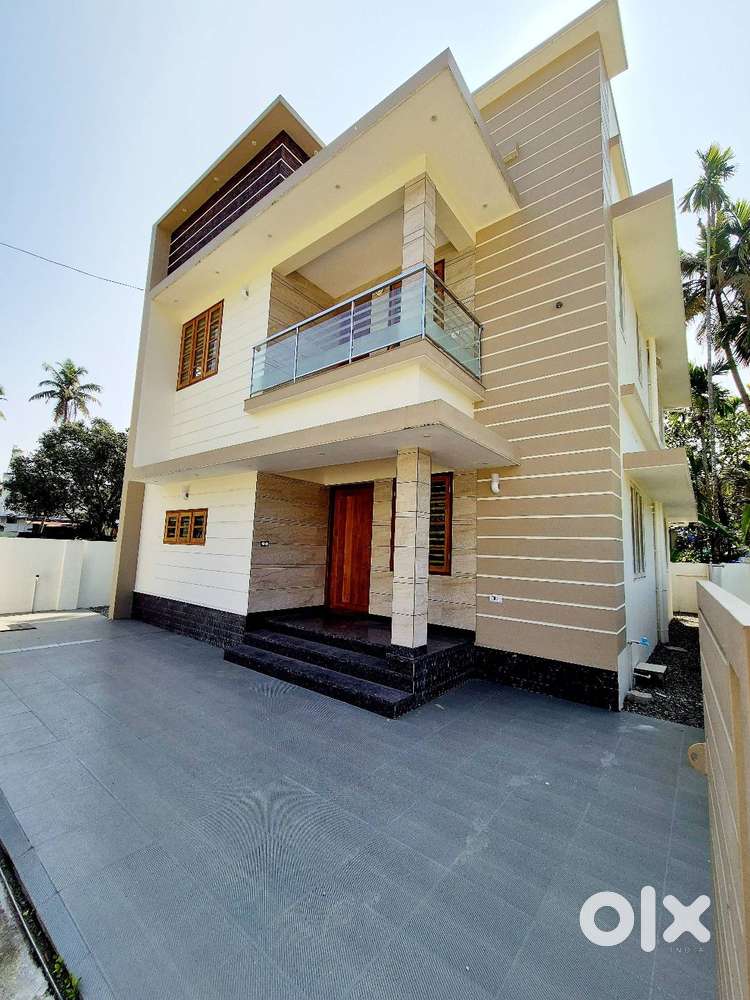 3BHK 3.800Cent 1650SQ New Posh Villa Varapuzha Junction