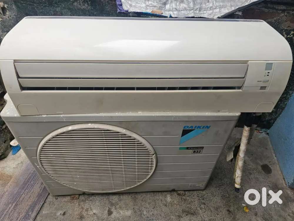 1.5 ton inverter AC DAIKIN