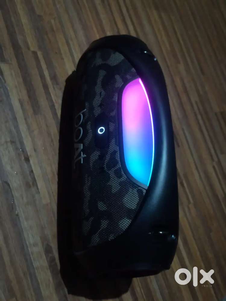 Boat stone 1800 speaker best product only 2 days old