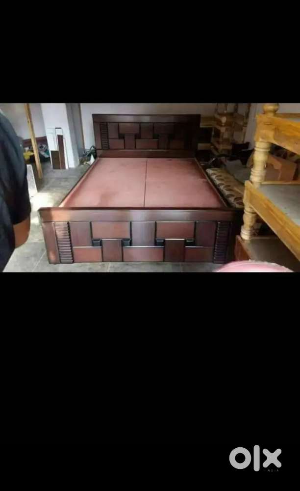 King size Wooden cot