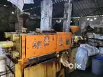 Plastic injection molding machine