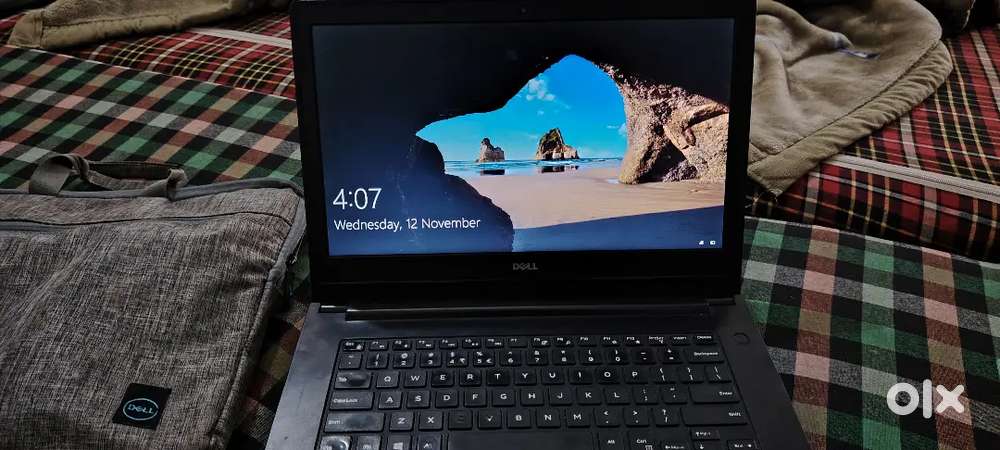 Dell leptop Window 10pro 8gb ram 2gb graphics card k sath