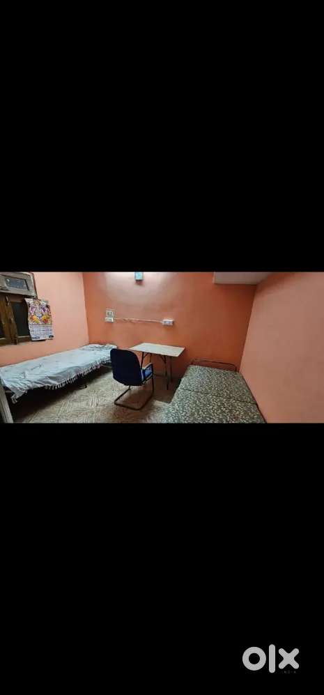 Room kiraye par dena hai