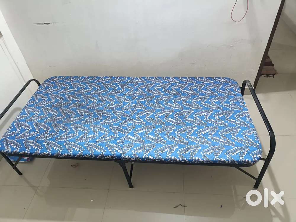 Folding bed