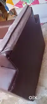 2  sofa hai 4 mahine purana sofa ka bahut badhiya