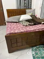 Queen size bed (Sheesham wood)