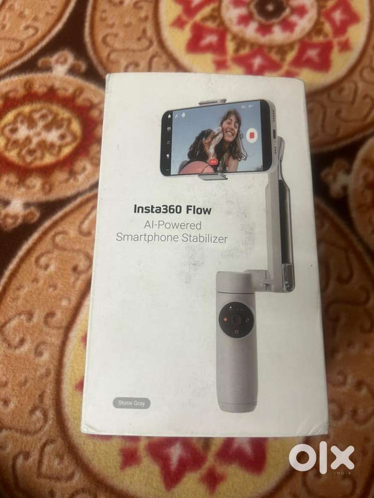 Insta 360 Flow AI-Powered Smartphone Stabilizer