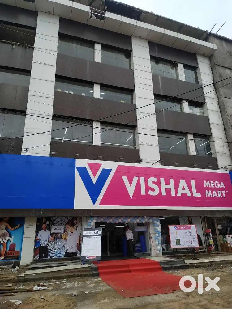 Vishal mega Mart urgent lead male female candidate 8th