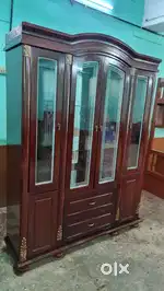 Royal Oak Showcase cum crockery unit in Brand new condition