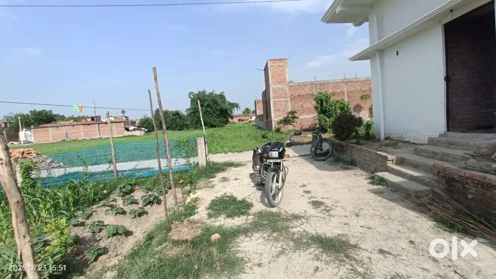 ये प्लॉट नगर पंचायत ऑफिस के पीछे खेतासराय डोभी में है