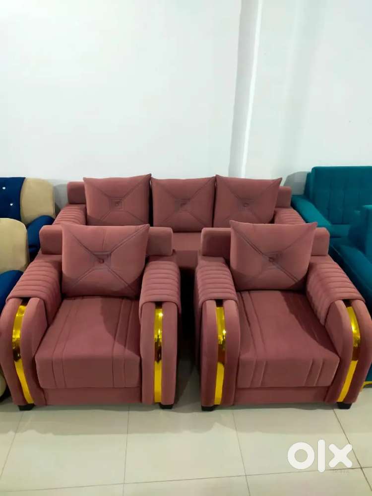 Tours and travels Company need girl or boy for customer support