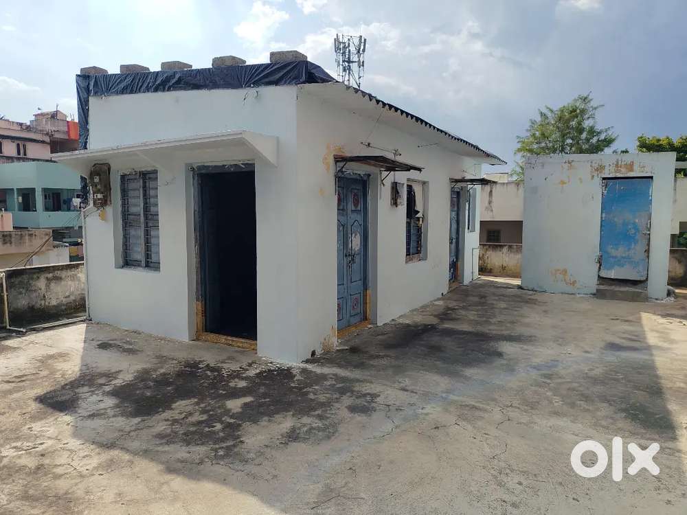 2 rooms portion 1st floor and single room guntupalli workshop road