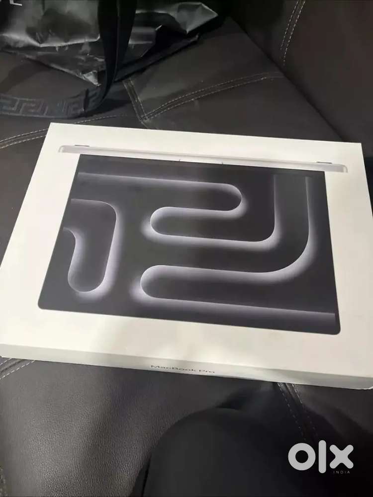 2024 MacBook Pro 16-inch M4 Max 48GB RAM 1TB SSD 40C GPU Silver