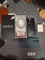 Vivo iq00 z9x 5g phone 6gb ram 128 gb memory in super mint condition