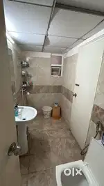 One room available in pre-occupied 3bhk