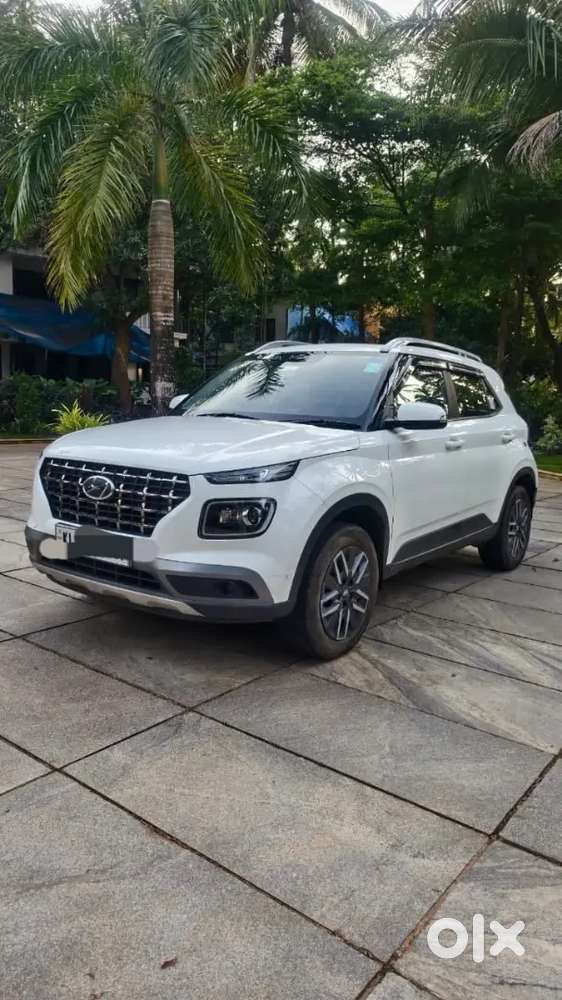 Hyundai Venue 2022 Petrol Well Maintained