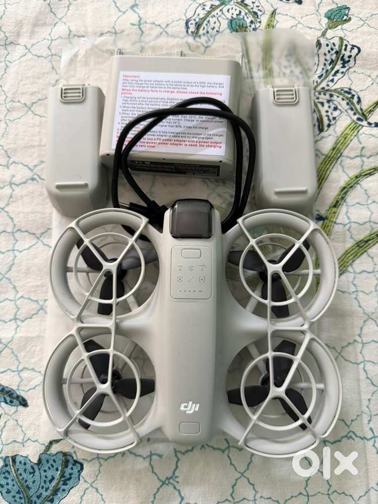 DJI Neo with 3 batteries and charging hub