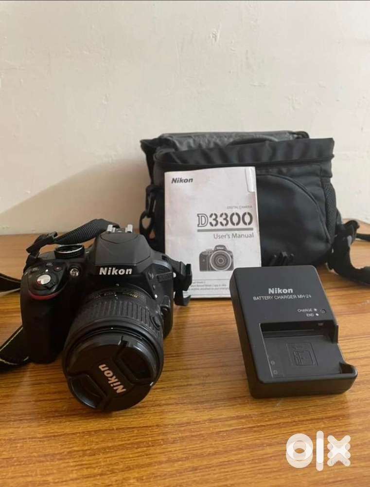 DSLR D3300 camera in brand new condition, very less used