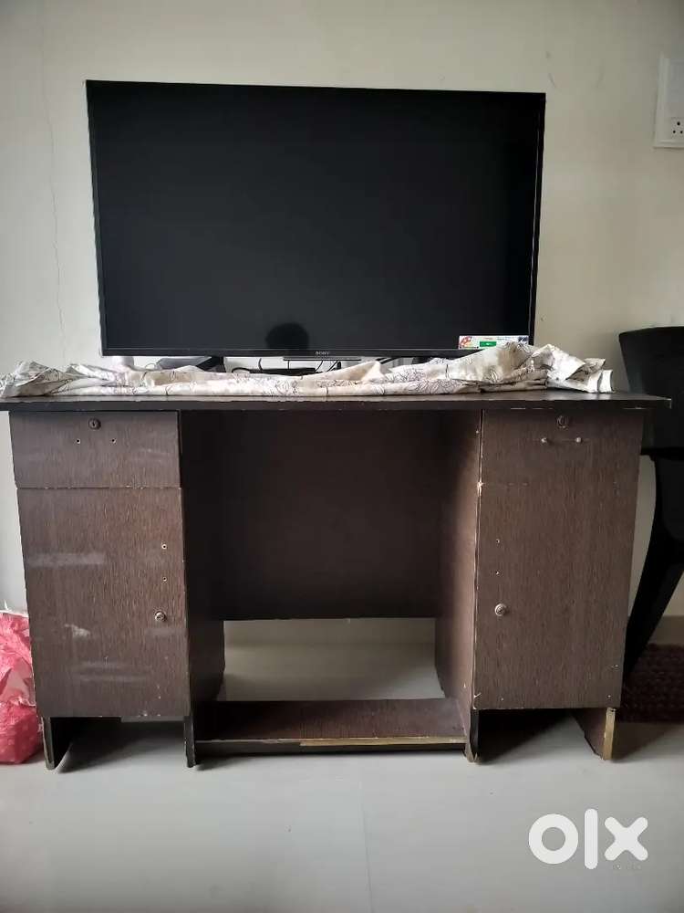 Computer Table with storage drawers