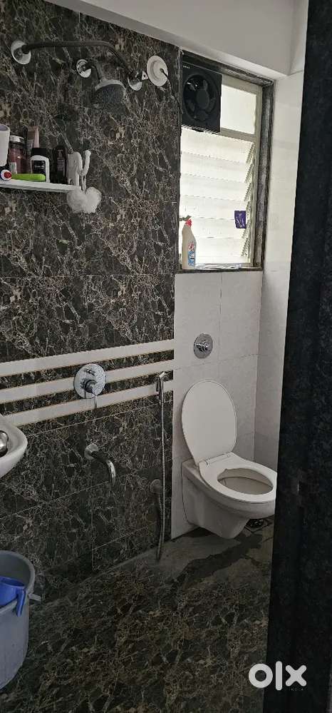 1 female flatmate required for sharing room