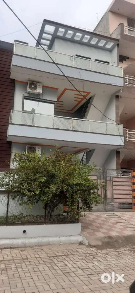 Urgent sale 155 square yard Indipendent kothi for sale in GBP Crest