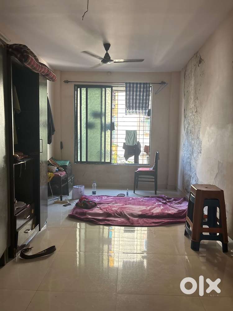 Requires a male roommate