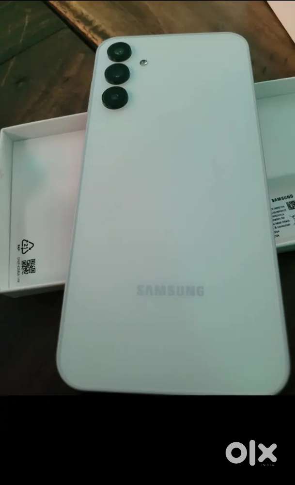 Samsung a15 1years + phone bahut kam use hua hai ek dam new jaisa hai