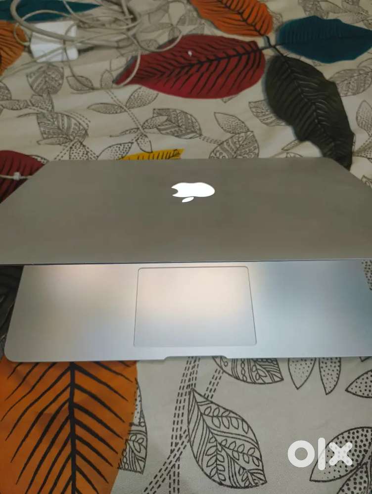 Macbook air I5 Excellent condition