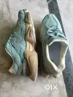 Sports shoes 9 number new h