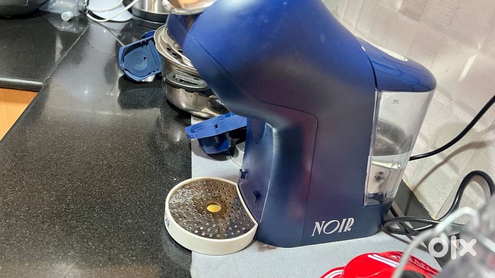 Noir coffee machine with coffee pods