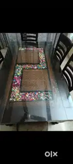 DINING TABLE FOR SALE IN BRAND NEW CONDITION