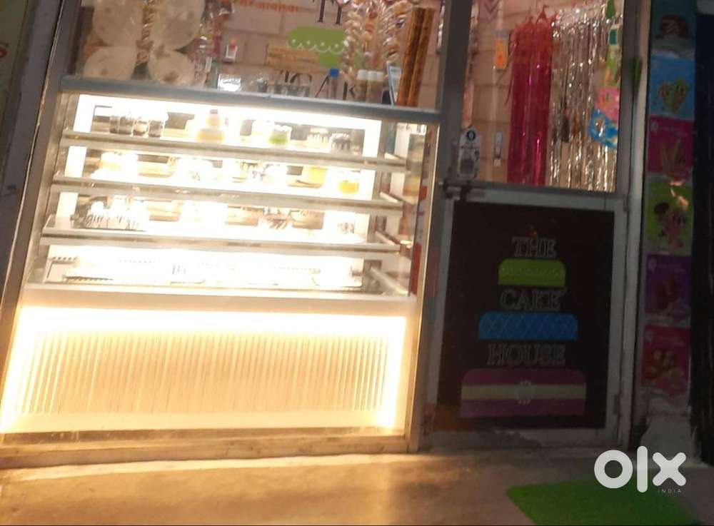 Cake counter display machine