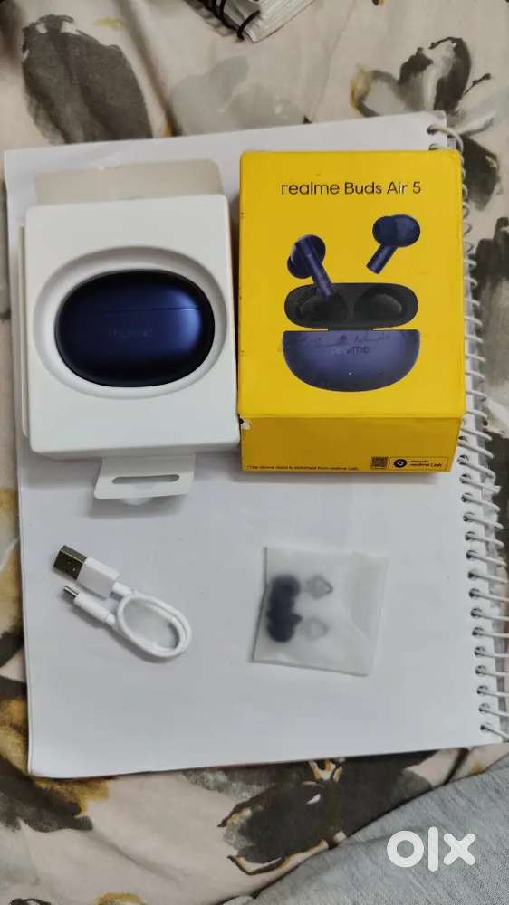 Realme Air 5 , earbuds