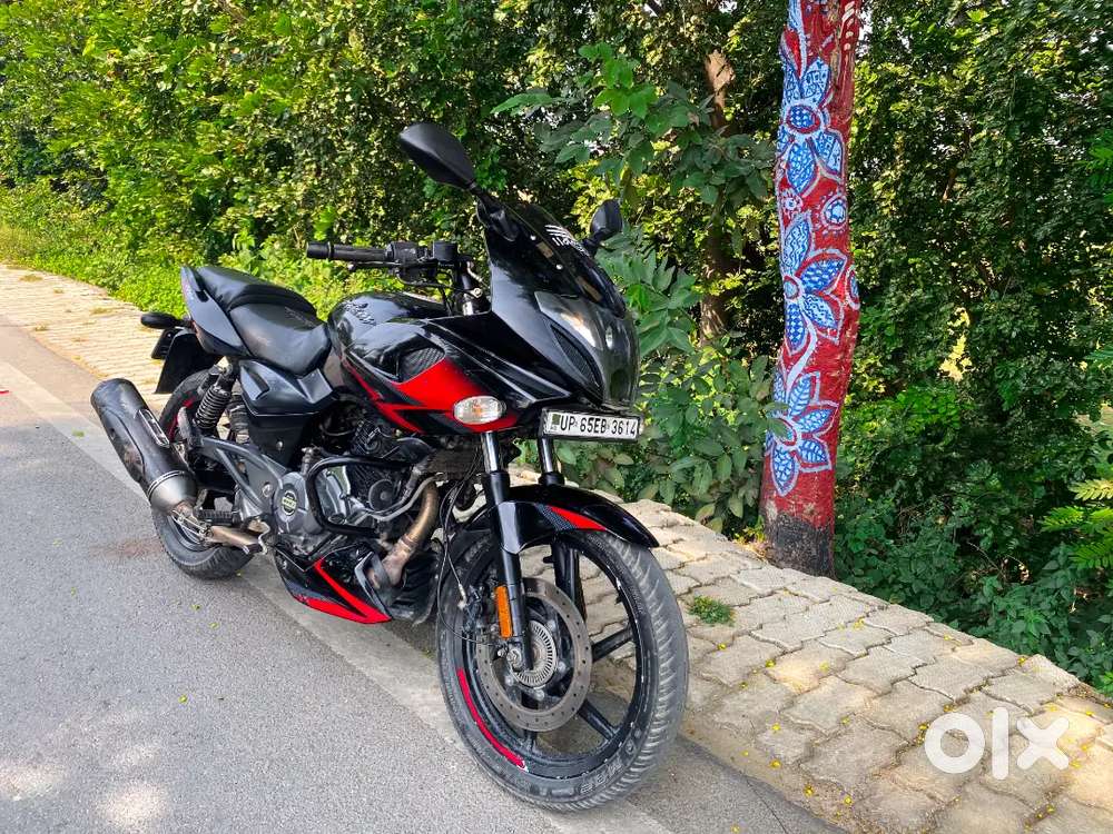 Pulsar 220f bs6 Top Model