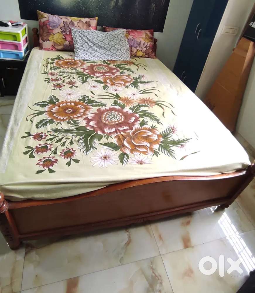 Queen Size bed with Mattress