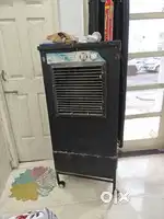 Window cooler with stand