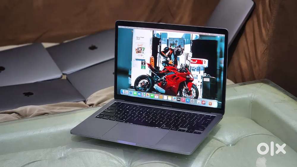 Apple M1 Pro 16GB Ram 256gb SSD Touchbar Touch ID 2022 Manufacturing