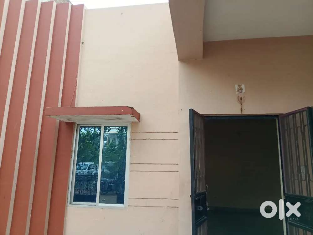 Yadav colony labour chowk near road 1600 sqft plot 3bhk constructed