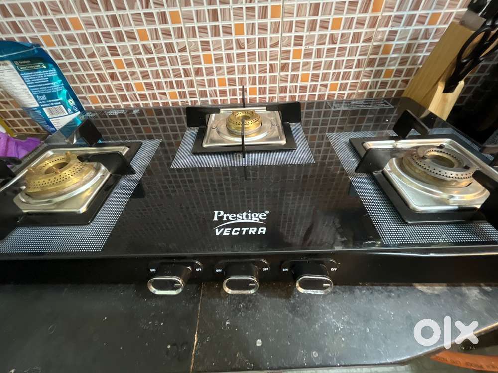 Three burner gas stove (manual ignition)
