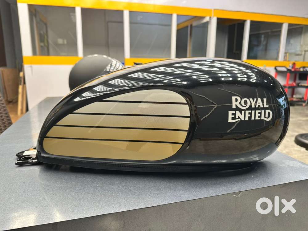 Royal Enfield Interceptor 650 Black Ray fuel tank  - just 25 days used