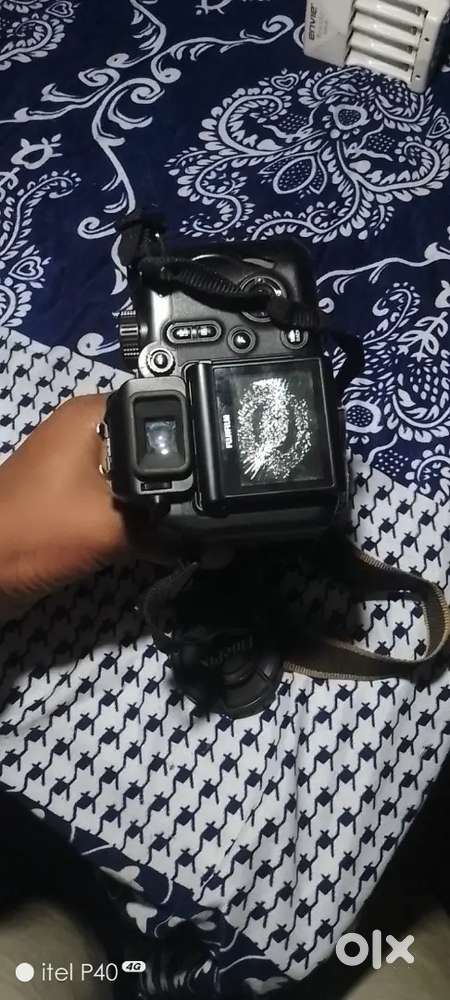 Dslr camera good condition me hai