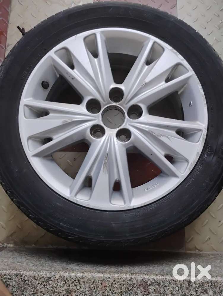 Innova crysta Stephanie alloy wheel